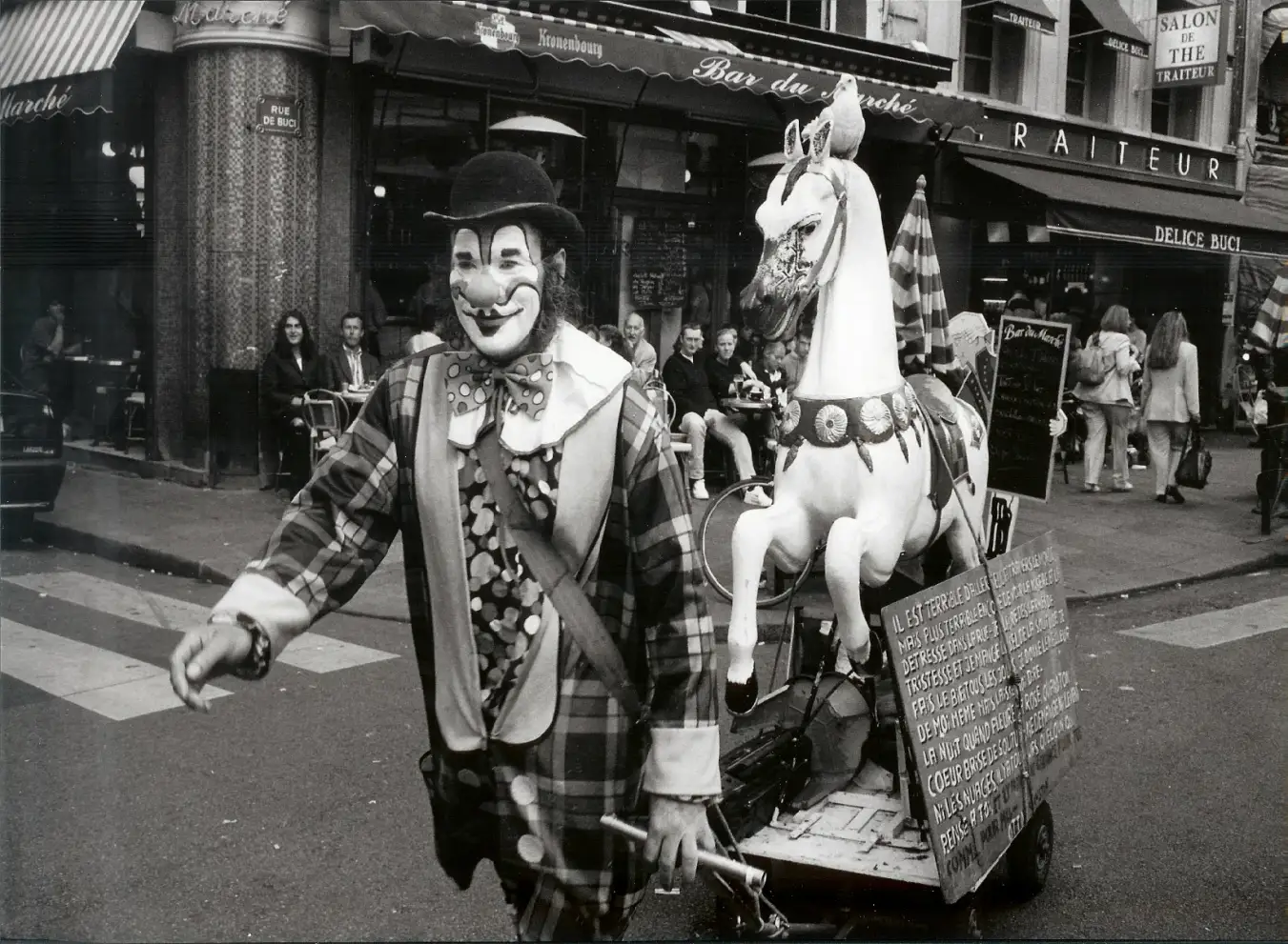 Clown rue de Buci, Paris 1997